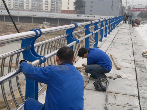 连云港不锈钢河道护栏的特性及其在城市景观中的应用